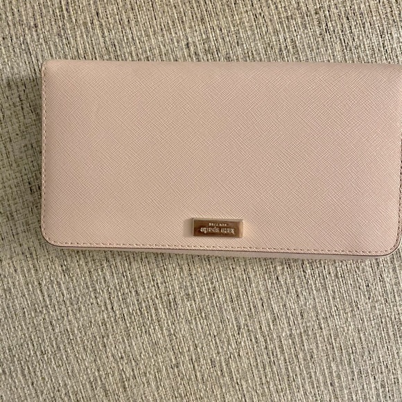 COPY - Kate spade wallet - Picture 1 of 3